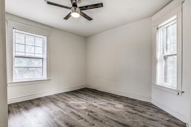 Building Photo - 1722 Waverly Pl