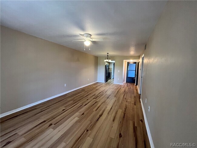 Building Photo - 790 E Gilchrist Ct