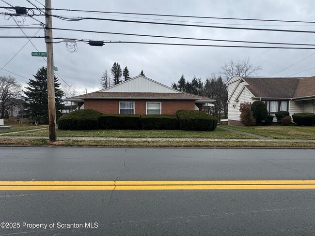 Building Photo - 152 Drakes Ln