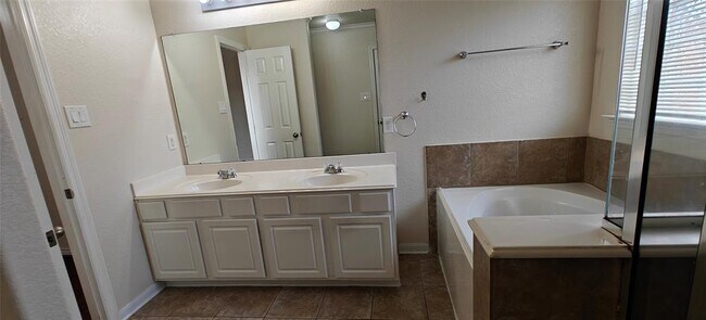 Building Photo - 11727 Forest Wind Ln