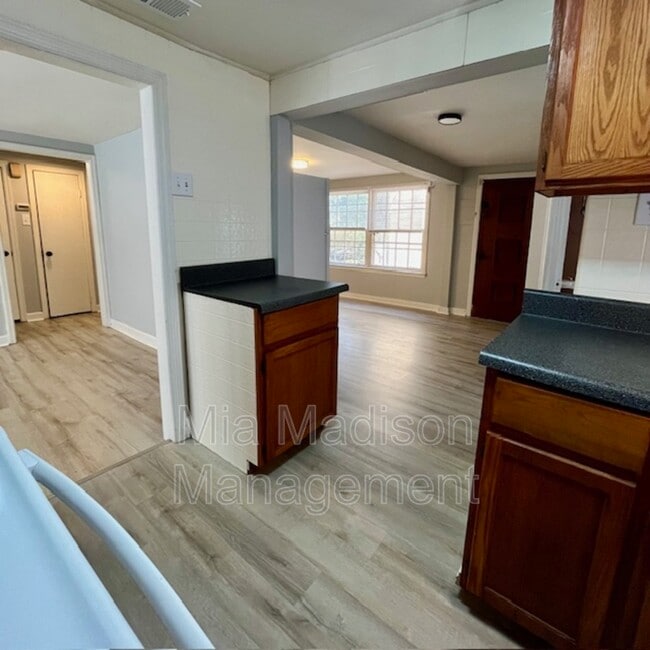 Building Photo - 40 Wesley St