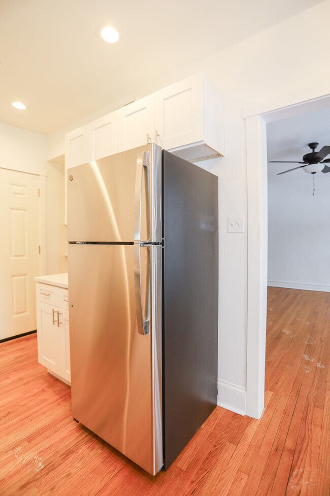 Building Photo - 2009 W Argyle St