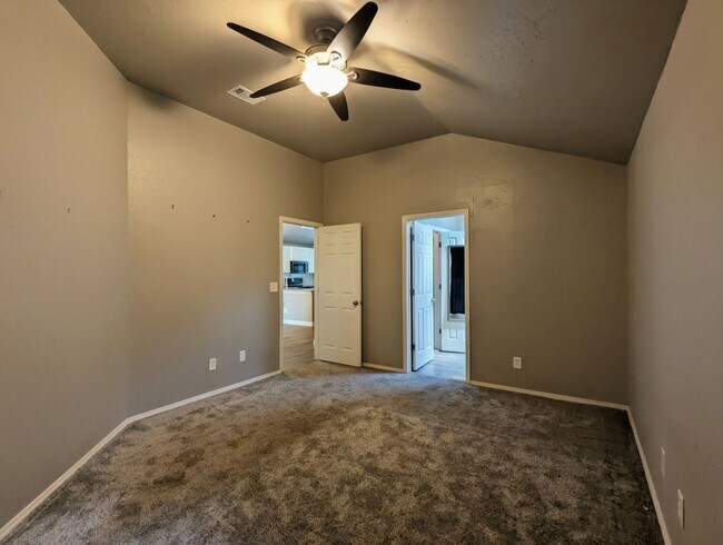 Building Photo - Well-Maintained 3 Bed Home in Edmond | Pet Friendly + Fenced Yard