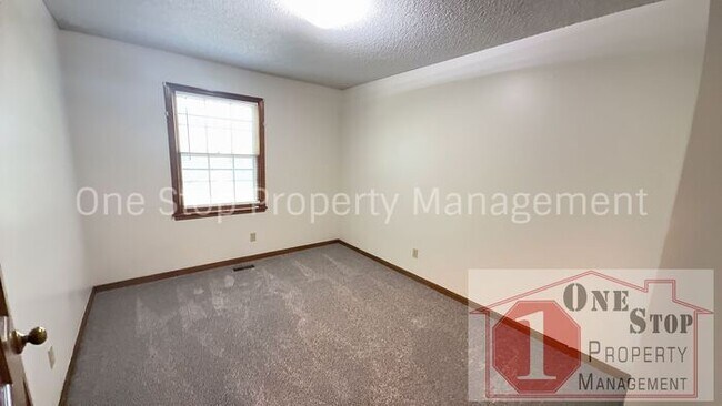 Building Photo - Beautiful 4 Bedroom 2.5 Bathroom in Olathe