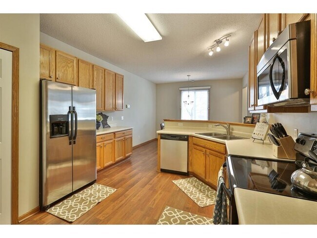 Building Photo - 1924 Mockingbird Avenue