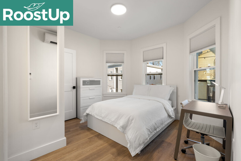 Building Photo - Furnished Bedroom with Private Bath in Mis...