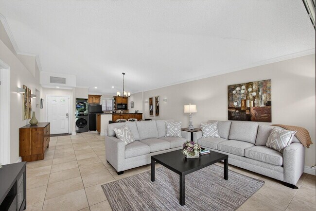 Building Photo - 119 Club Dr