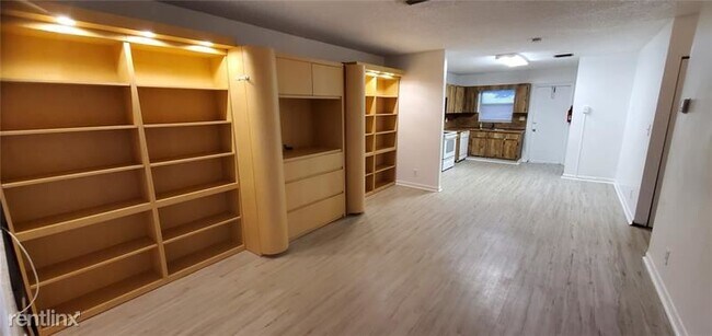 Building Photo - 2 br, 1 bath  - 4235 SW 62nd Ave