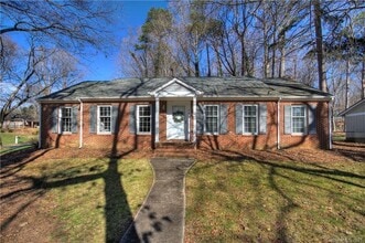 Building Photo - Charming Ranch Home in Matthews