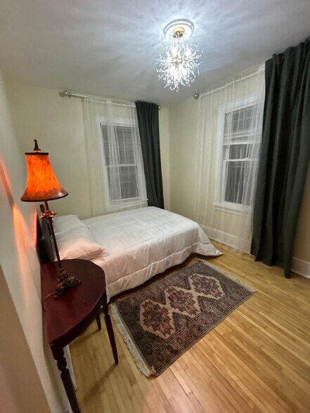 Building Photo - 2508 33rd Ave S