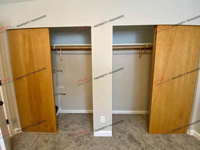 Building Photo - R242b