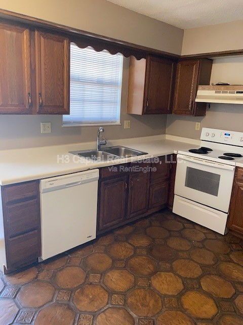 Building Photo - 2 Georgetown Dr