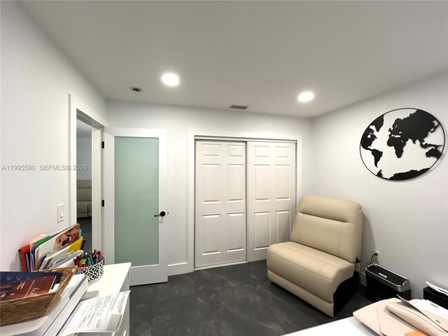 Building Photo - 511 SW 115th Ave