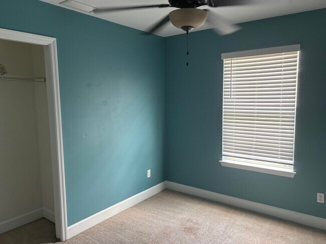 Building Photo - 5261 Montejo Dr