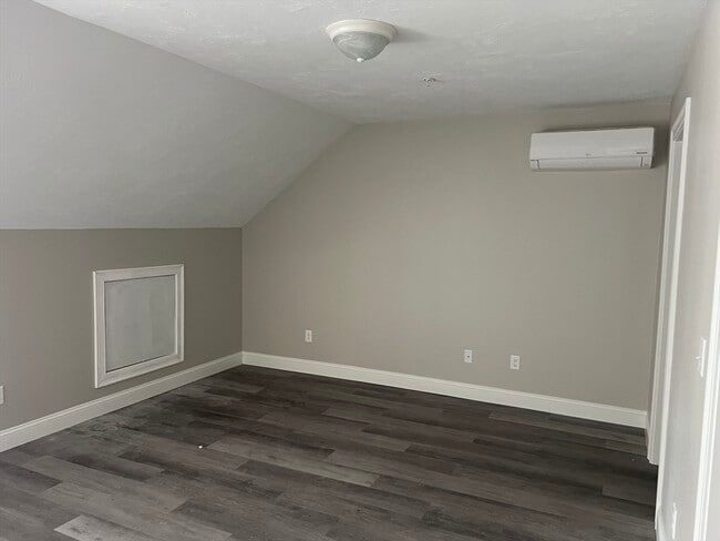Building Photo - 5 Santana Wy