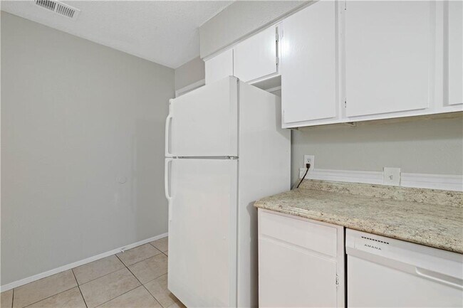 Building Photo - 806 Judy Dr