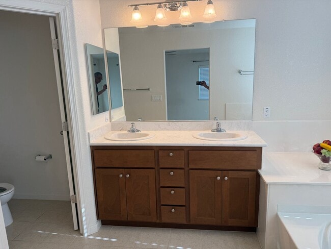 Building Photo - MODERN NEWER 3 BEDROOM 2 STORY FAIRFIELD *...