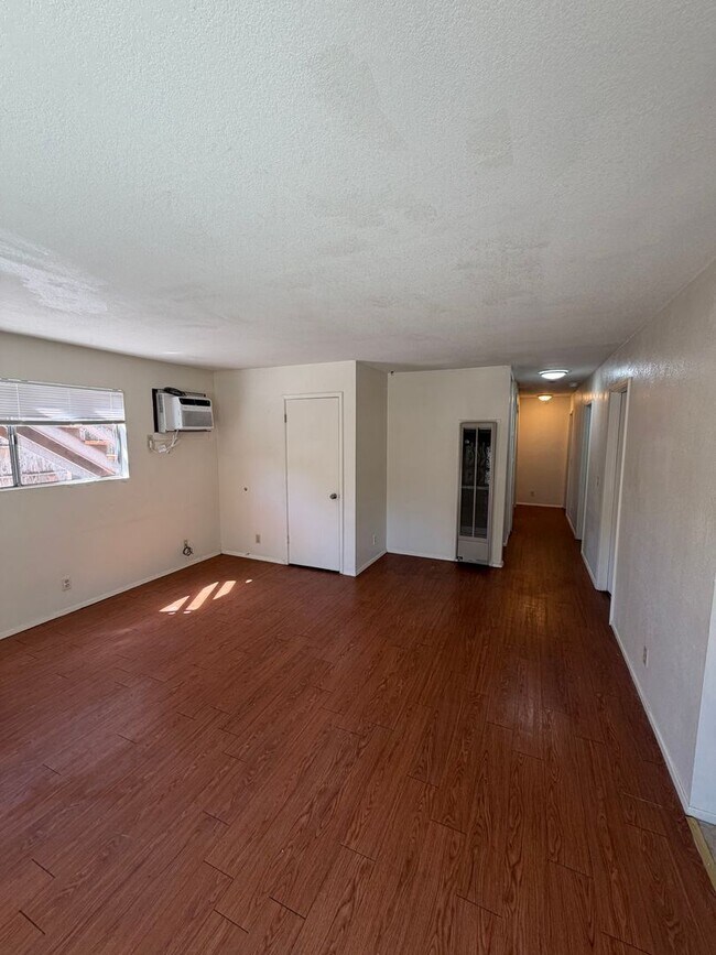 Building Photo - 1448 Warner St