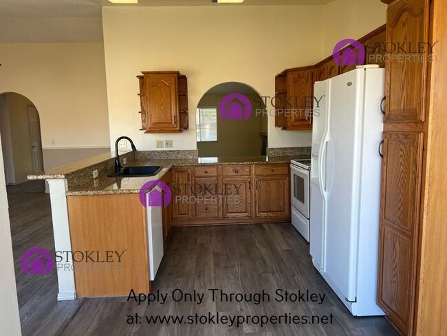 Building Photo - 1784 W Cypress Rd