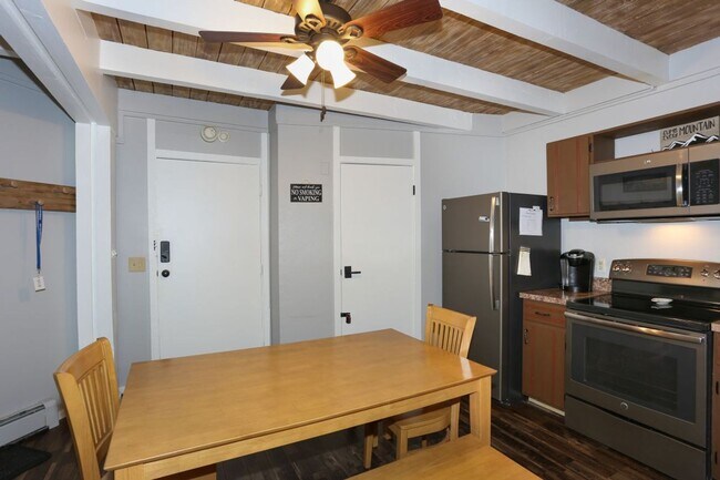 Building Photo - SCREAMING DEAL!  Treehouse, Two Bedroom, One Bathroom available for 1-year in Silverthorne!  COME...