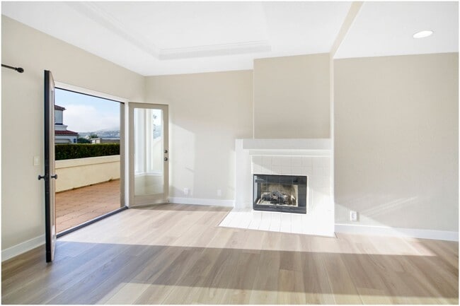 Building Photo - Tennis Villas 2 Bedroom Condo!