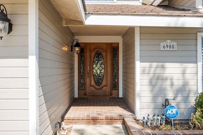 Building Photo - 6908 Country Club Dr