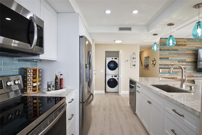 Building Photo - 3505 S Ocean Dr