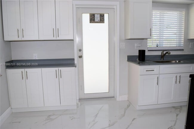 Building Photo - 622 NE 6th St