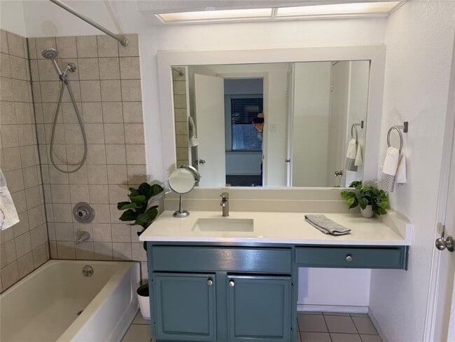 Building Photo - 1321 Piney Creek Ln