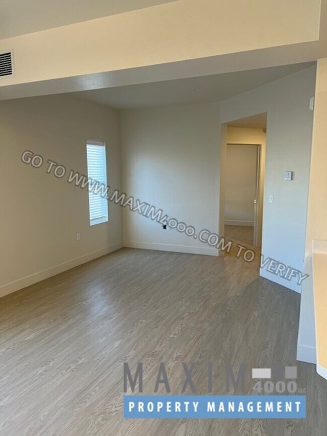 Interior Photo - 1020 GRAND AVENUE