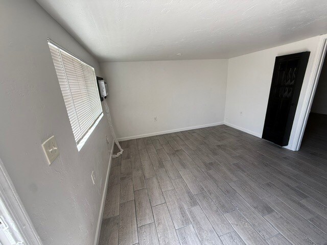 Building Photo - 1089 W Schafer Dr