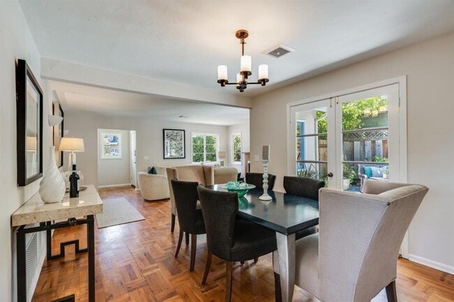 Building Photo - 831 Bruce Dr