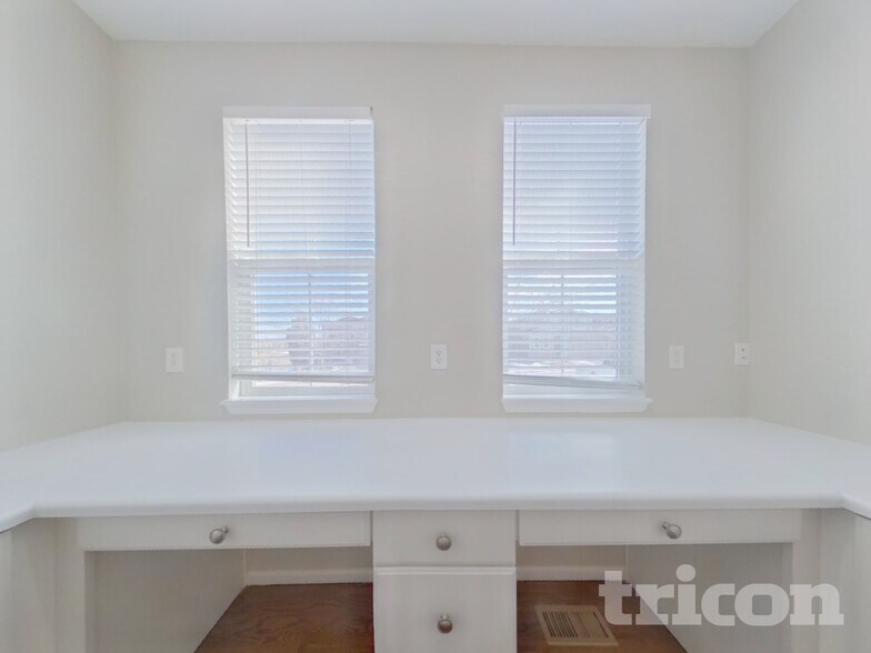 Building Photo - 10773 Southhaven Cir