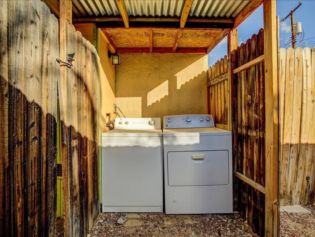 Building Photo - 2 Bedroom 2 Bathroom