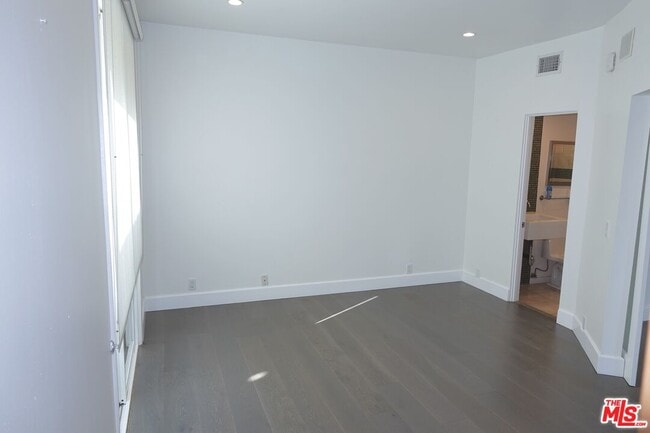 Building Photo - 723 Westmount Dr