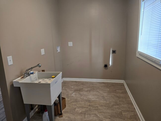 Building Photo - 633 Bessemer Ave