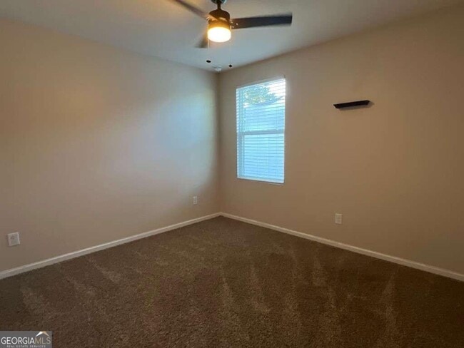 Building Photo - Act Fast on this Beautiful 4BR/2BA in Waters Edge