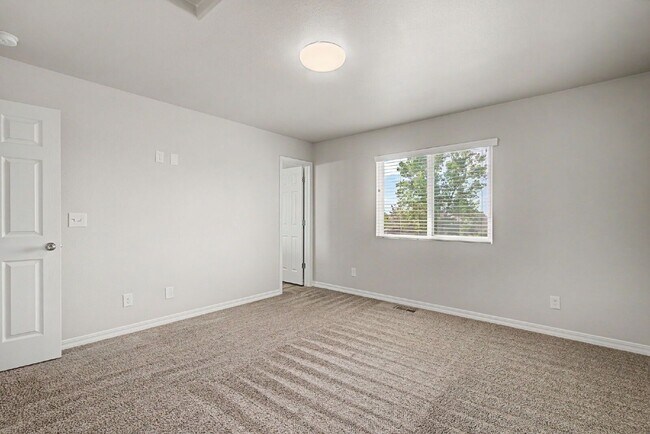 Building Photo - 1005 Scarlet Oak Dr