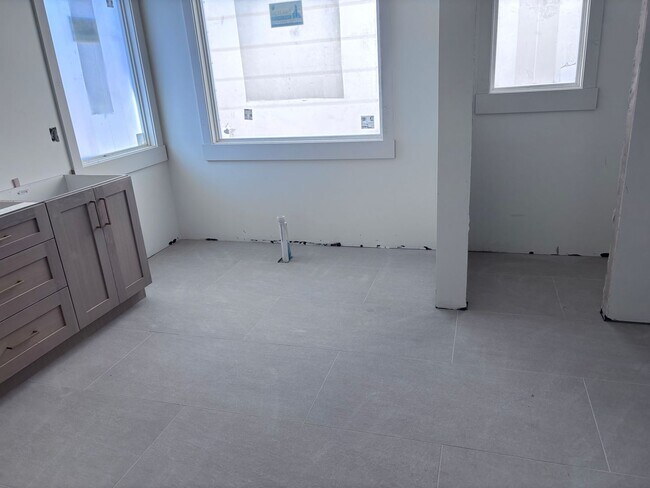 Building Photo - Beautiful 2 story with 6 bedrooms and swimming pool