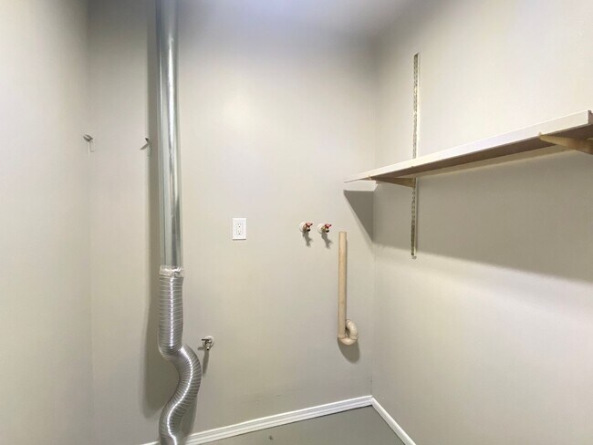 Building Photo - 5512 Washington St