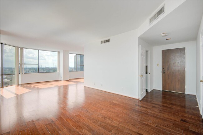 Building Photo - 15 Greenway Plz
