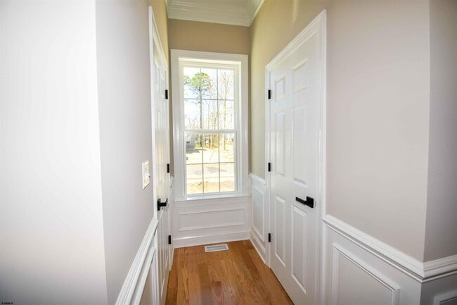 Building Photo - 438A Redwood Ave