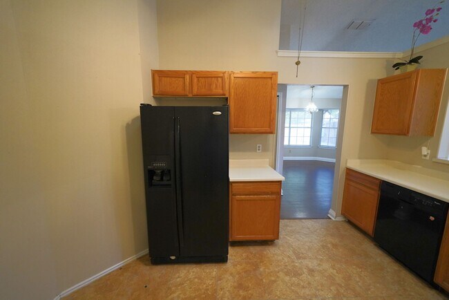 Building Photo - Great Home Near Randolph AFB - Realtor Com...