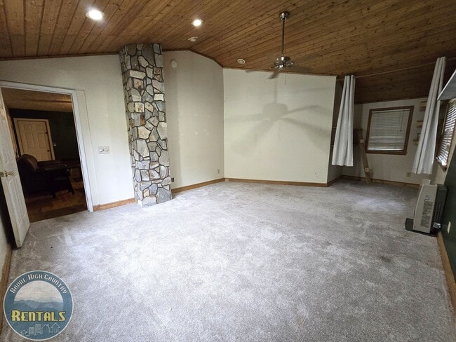 Building Photo - 460 White Oak Rd