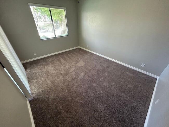 Building Photo - Charming condo in desirable West Las Vegas near Summerlin