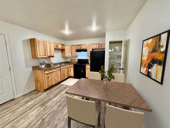 Building Photo - Leasing Special**  MOVE IN READY!