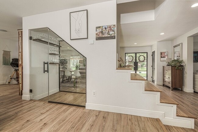 Building Photo - 715 Thistlewood Dr