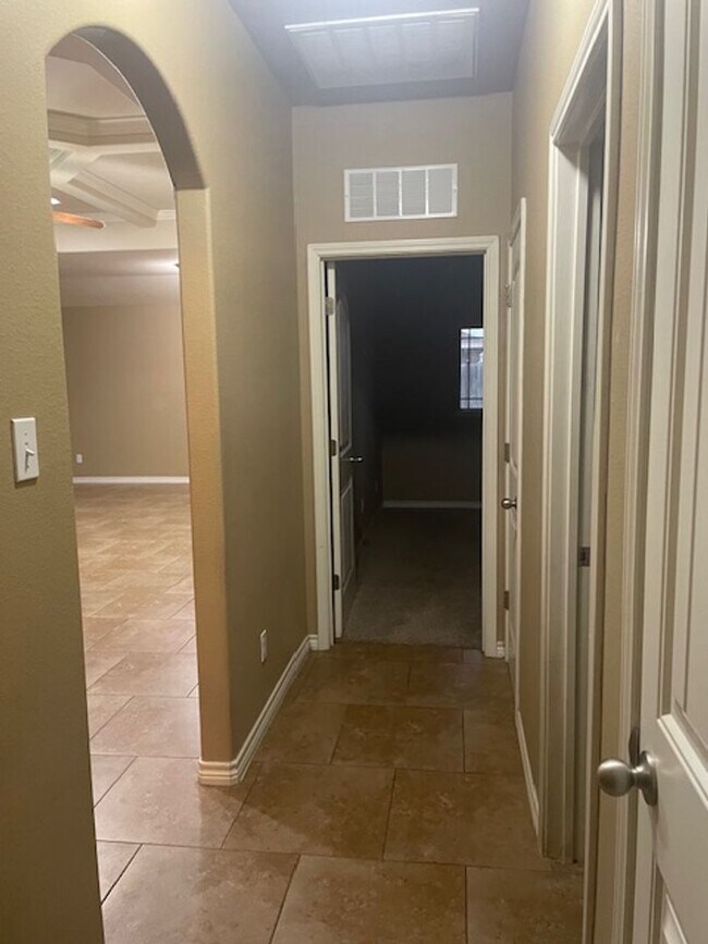 Building Photo - 1106 Pine Hollow Ln