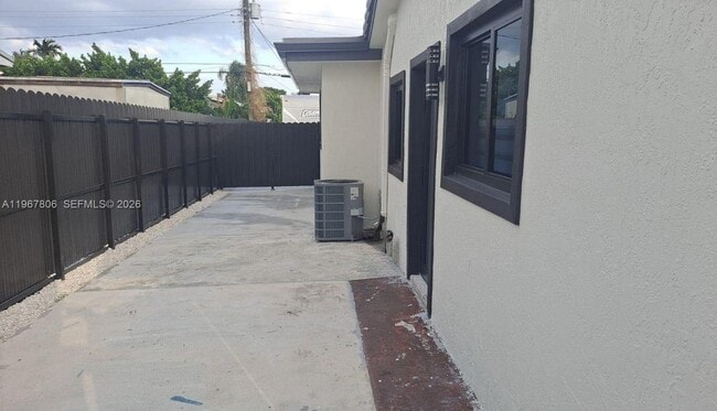 Building Photo - 4055 SW 103rd Ave