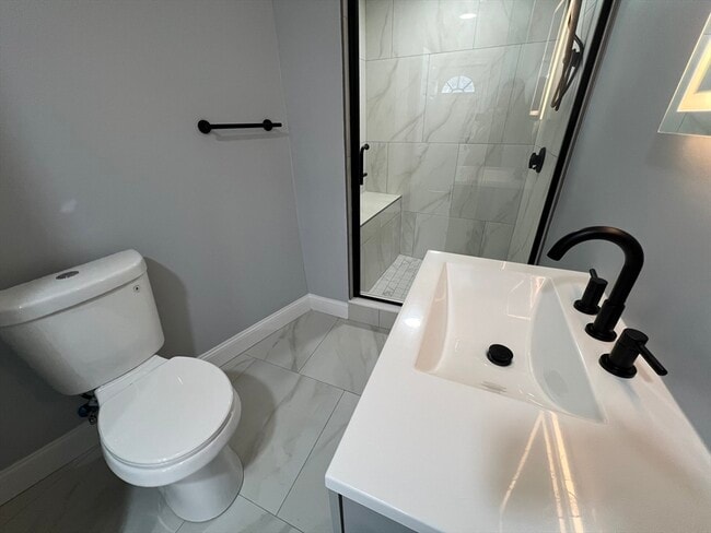 Building Photo - 452 Salem St